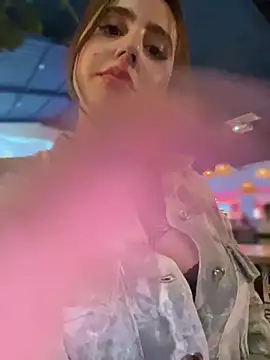 Snapshot of ValerieHilton chatting on March 8, 12:33 am ValerieHilton online show from March 8, 12:33 am