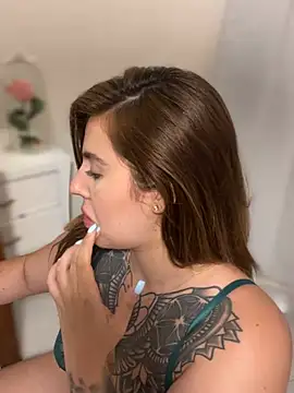 Snapshot of ValerieHilton chatting on March 20, 1:02 am ValerieHilton online show from March 20, 1:02 am