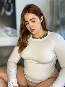 Snapshot of ValerieHilton chatting on October 15, 10:21 pm ValerieHilton online show from October 15, 10:21 pm