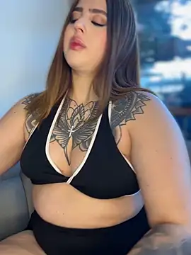 Snapshot of ValerieHilton chatting on October 25, 9:42 pm ValerieHilton online show from October 25, 9:42 pm