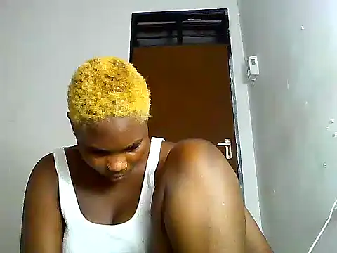 Snapshot of SexyKimberly23 chatting on October 28, 9:28 pm SexyKimberly23 online show from October 28, 9:28 pm