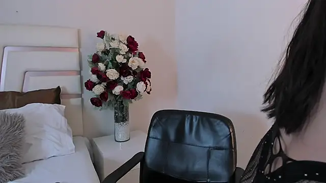 CamilaSofiia online show from February 11, 7:27 pm