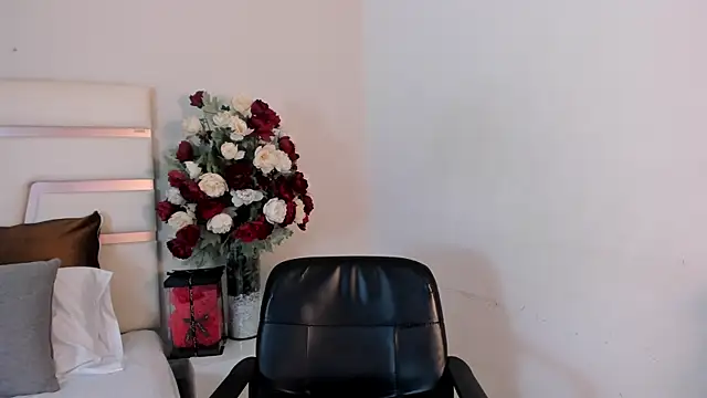 CamilaSofiia online show from March 11, 1:37 am