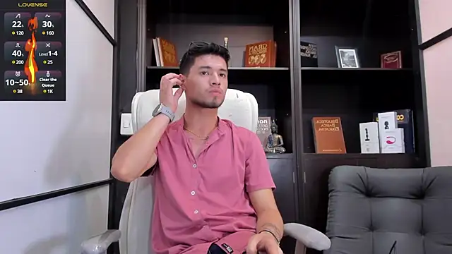 EdwardRoss  online show from March 15, 8:32 pm