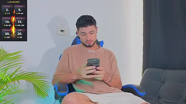 EdwardRoss  online show from October 25, 8:03 pm