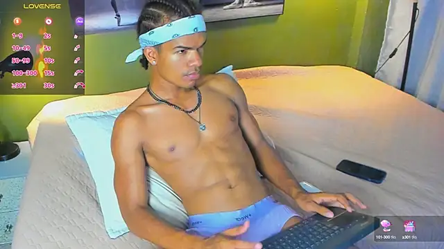 Snapshot of bigxx0 chatting on January 11, 11:46 pm bigxx0 online show from January 11, 11:46 pm