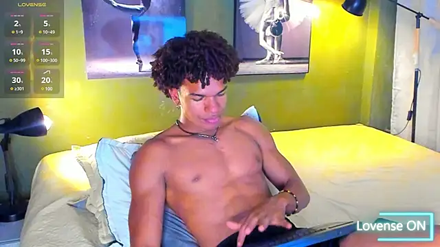 Snapshot of bigxx0 chatting on February 7, 2:19 am bigxx0 online show from February 7, 2:19 am