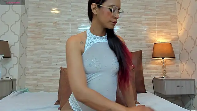 ZoeSmitth online show from December 12, 11:50 am