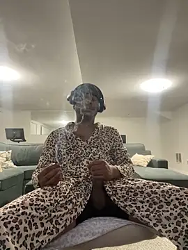 Snapshot of BiigDipper chatting on December 6, 7:54 am BiigDipper online show from December 6, 7:54 am