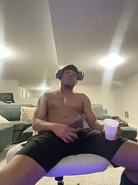 Snapshot of BiigDipper chatting on December 18, 9:14 am BiigDipper online show from December 18, 9:14 am