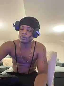 Snapshot of BiigDipper chatting on December 20, 7:44 am BiigDipper online show from December 20, 7:44 am