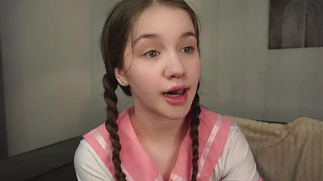 AmiLewis online show from February 5, 7:07 am