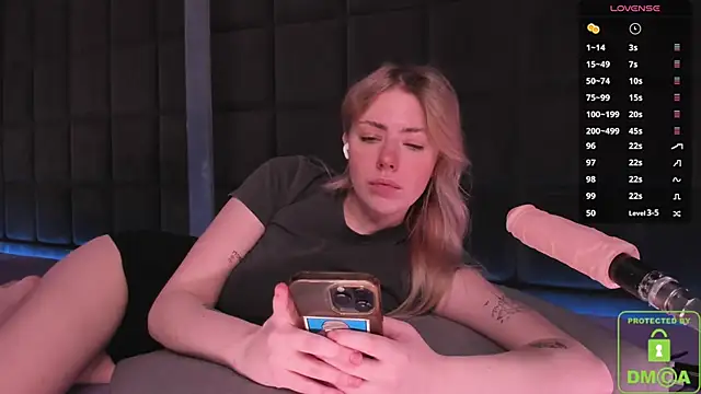 Snapshot of NateHalll chatting on February 9, 11:04 am NateHalll online show from February 9, 11:04 am