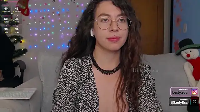 leslyyu online show from December 17, 11:38 pm