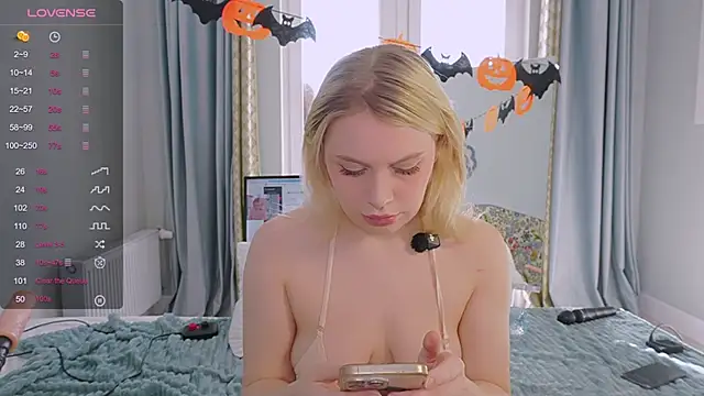 Snapshot of Meukotis chatting on October 29, 7:54 am Meukotis online show from October 29, 7:54 am