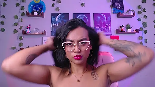 macey elliot  online show from February 7, 4:24 pm