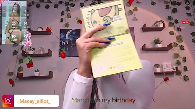 macey elliot  online show from March 1, 5:05 pm