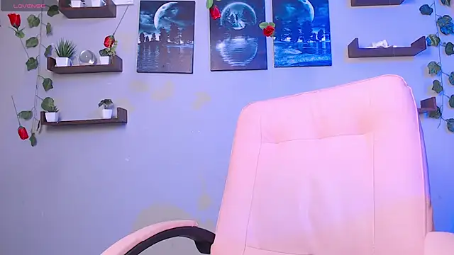 macey elliot  online show from March 6, 6:05 pm