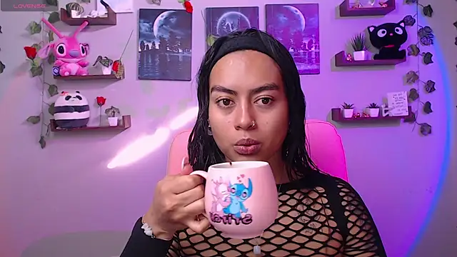 macey elliot  online show from March 11, 12:50 pm