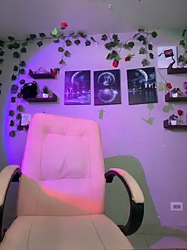 macey elliot  online show from March 19, 5:28 pm