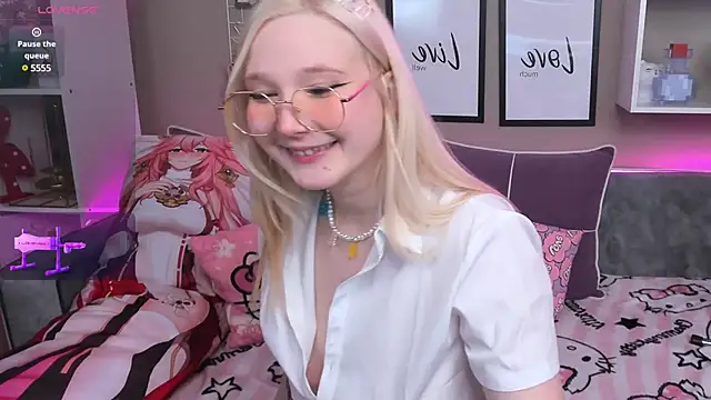 MeowkaKitty online show from March 1, 1:00 am