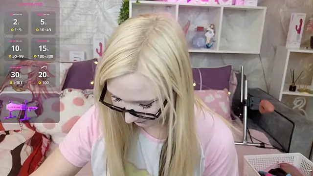 MeowkaKitty online show from October 18, 1:30 am