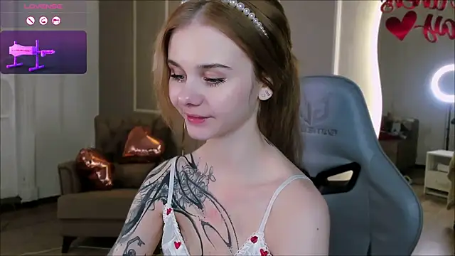 Britney Lynch online show from February 4, 8:38 pm