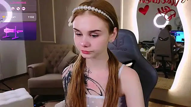 Britney Lynch online show from February 11, 12:06 am