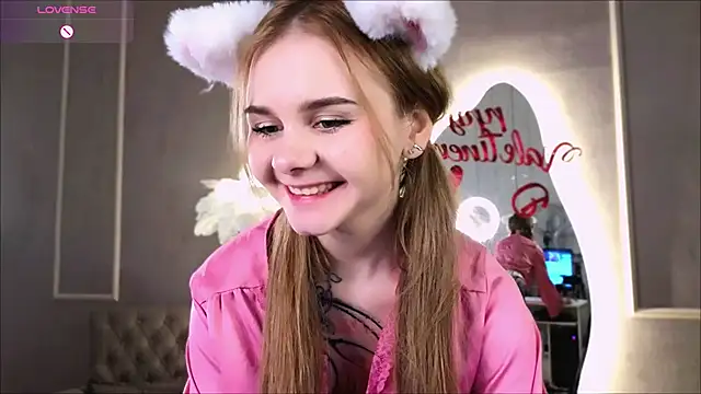 Britney Lynch online show from February 13, 8:45 pm