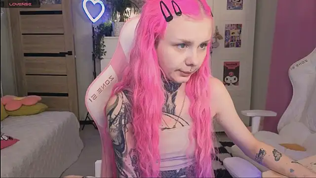 Britney Lynch online show from October 17, 12:01 am