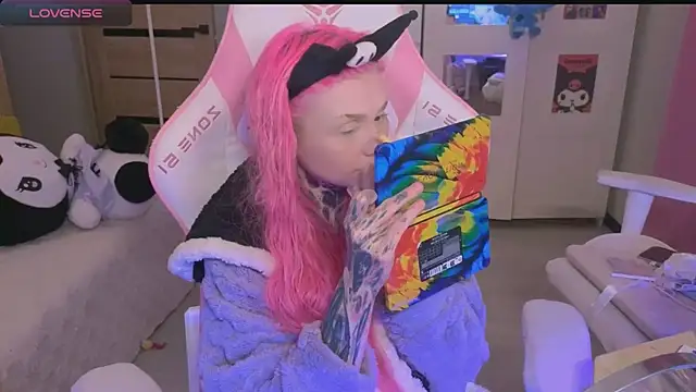 Britney Lynch online show from October 22, 5:34 pm