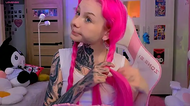 Britney Lynch online show from October 30, 6:52 pm