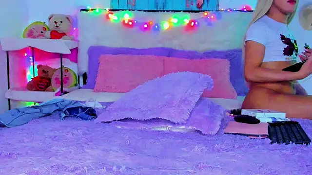 Snapshot of Candy_Candy__ chatting on December 7, 8:38 pm Candy Candy online show from December 7, 8:38 pm