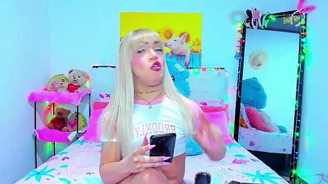 Snapshot of Candy_Candy__ chatting on October 17, 12:36 am Candy Candy online show from October 17, 12:36 am