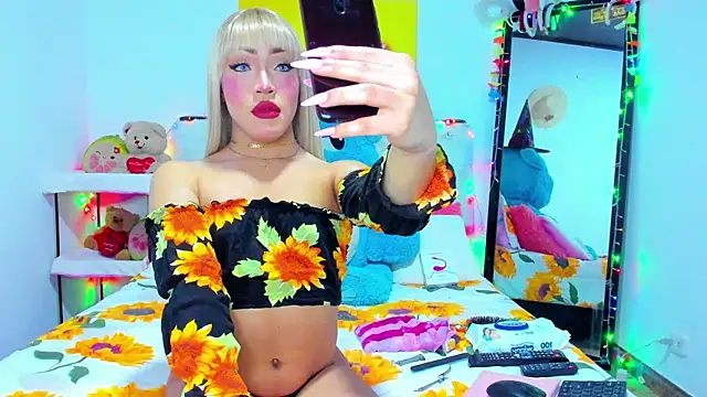 Snapshot of Candy_Candy__ chatting on October 21, 10:43 pm Candy Candy online show from October 21, 10:43 pm