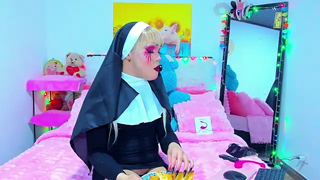 Snapshot of Candy_Candy__ chatting on October 31, 10:44 pm Candy Candy online show from October 31, 10:44 pm