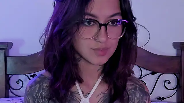 Snapshot of noemi_foxxx chatting on January 5, 8:32 am noemi foxxx online show from January 5, 8:32 am