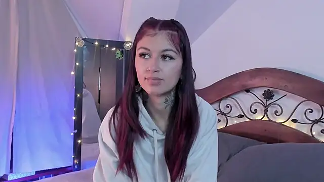 Snapshot of noemi_foxxx chatting on September 19, 11:44 am noemi foxxx online show from September 19, 11:44 am