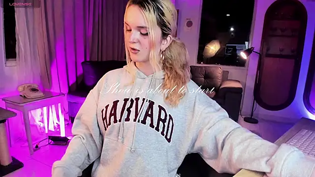 misschloe   online show from January 3, 11:55 pm