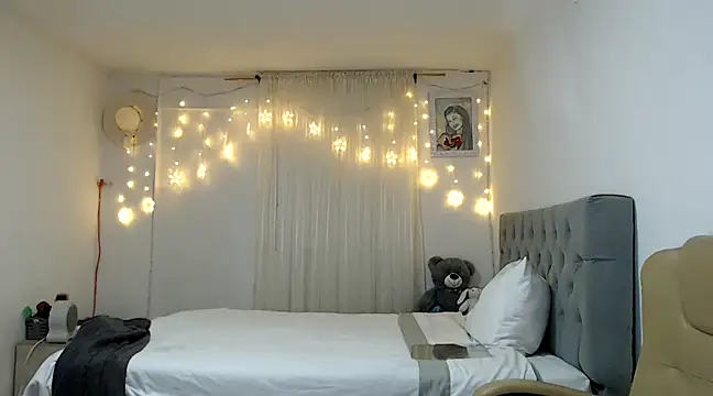 ZajiraShane online show from December 16, 12:38 pm