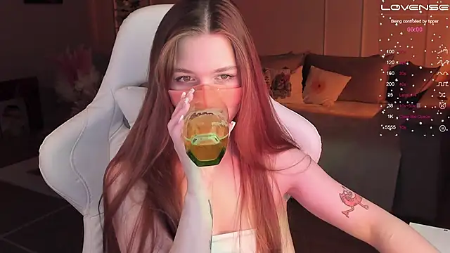 Frau Lina online show from February 6, 6:24 pm