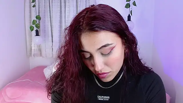 Snapshot of veronicaxx69 chatting on December 17, 1:38 pm veronicaxx69 online show from December 17, 1:38 pm