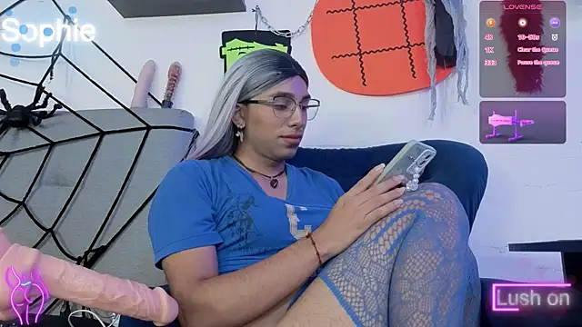 Snapshot of Sophiehuntress chatting on October 25, 11:29 am Sophiehuntress online show from October 25, 11:29 am