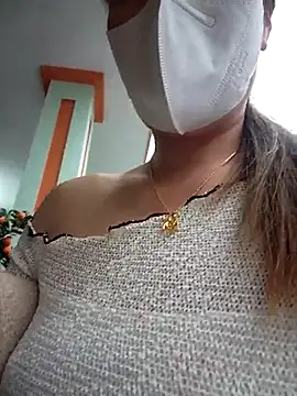 Snapshot of zizi_public chatting on February 16, 2:53 am zizi public online show from February 16, 2:53 am