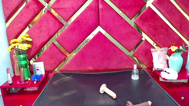 Snapshot of Sweet_Annyy chatting on February 8, 6:33 pm Sweet Annyy online show from February 8, 6:33 pm