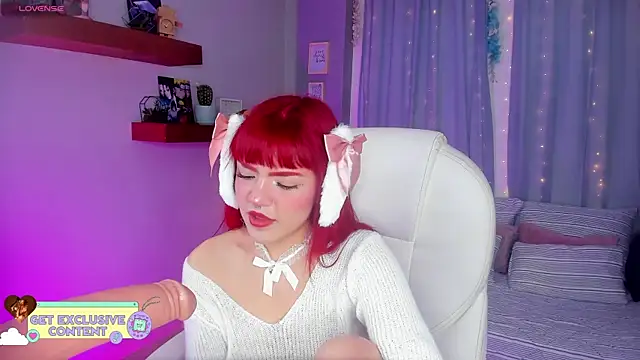 Snapshot of Tiny__Emmy chatting on December 19, 4:02 pm Tiny Emmy online show from December 19, 4:02 pm