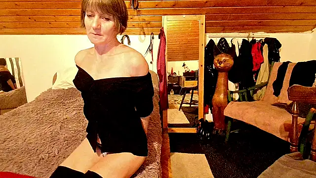 Snapshot of Hot_Colettte chatting on February 27, 12:21 am Hot Colettte online show from February 27, 12:21 am