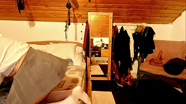 Snapshot of Hot_Colettte chatting on October 22, 9:47 pm Hot Colettte online show from October 22, 9:47 pm