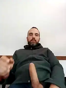 leon3875 online show from December 2, 3:25 pm