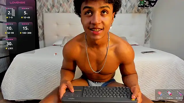 Snapshot of MagnusKing_ chatting on February 1, 7:55 pm MagnusKing online show from February 1, 7:55 pm